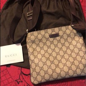 Gucci GG Supreme Monogram Small Messenger Bag